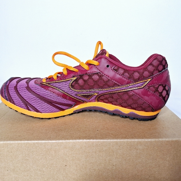 NWB Mizuno brand " The Kizuna" Track and Field running shoes womens size 10. - Picture 4 of 11